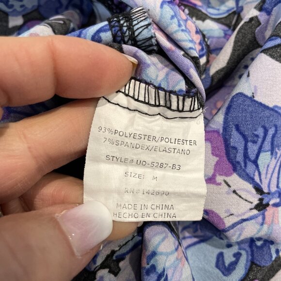 2 Divine Stretch Scrub Top Size M Multicolor Butterflies Pockets Medical Dental - Picture 10 of 12